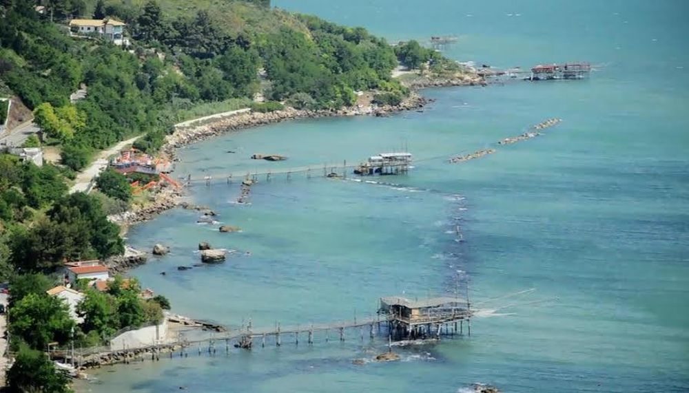 Alghe tossiche in mare a Rocca San Giovanni: allerta della Capitaneria ai bagnanti