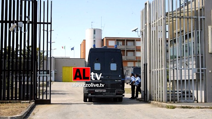 Polizia penitenziaria in stato di agitazione in tutto Abruzzo. 35 salsicce ripiene di droga in carcere Teramo