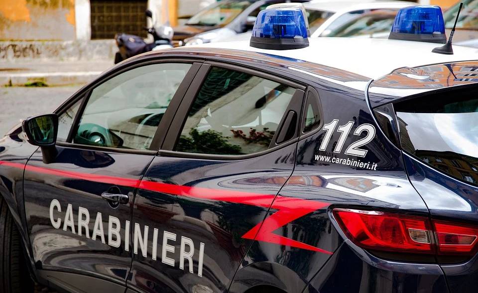S'infila nell'abitazione e giù colpi di pistola contro i vicini: arrestato 24enne a Civitaquana 