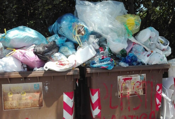 A San Salvo cittadini multati per abbandono e non corretto conferimento dei rifiuti