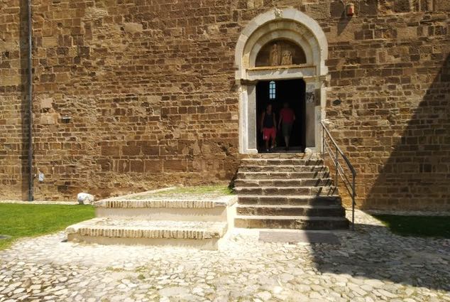 Fossacesia. 'Uno scempio i lavori anti barriere architettoniche all'abbazia di San Giovanni in Venere': Archeoclub infuriato