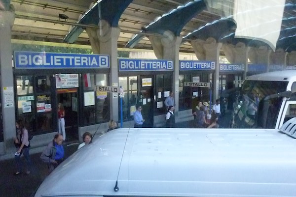 'No allo spostamento del terminal bus da Tiburtina': Lolli invita alla mobilitazione. Contro anche il Consiglio regionale