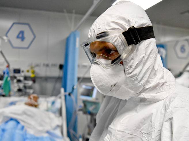 Coronavirus.  In Abruzzo oltre 500 nuovi positivi e tre morti. Mascherine all'aperto a Vasto e San Salvo