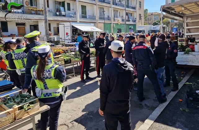 Occupavano spazio abusivamente, venditori ambulanti sanzionati a Pescara