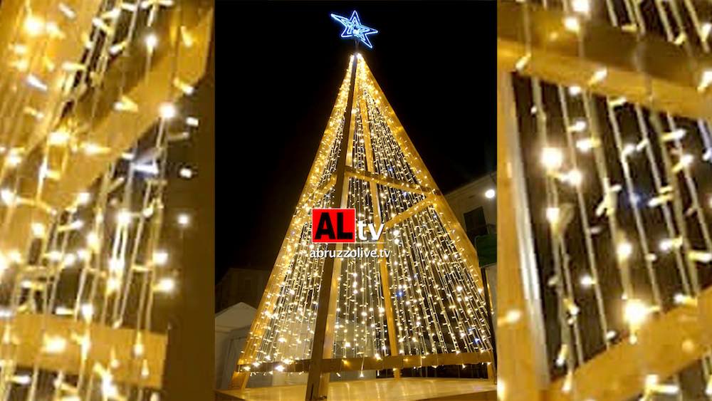 Lanciano. 'Ridatemi l'albero di Natale, quello che abbellì la città nel 2018'. E la polemica accende le feste