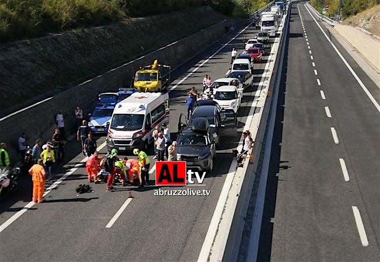 Incidente sull'A14, tra Lanciano e Val di Sangro. Gravissimo motociclista, che oggi compie gli anni