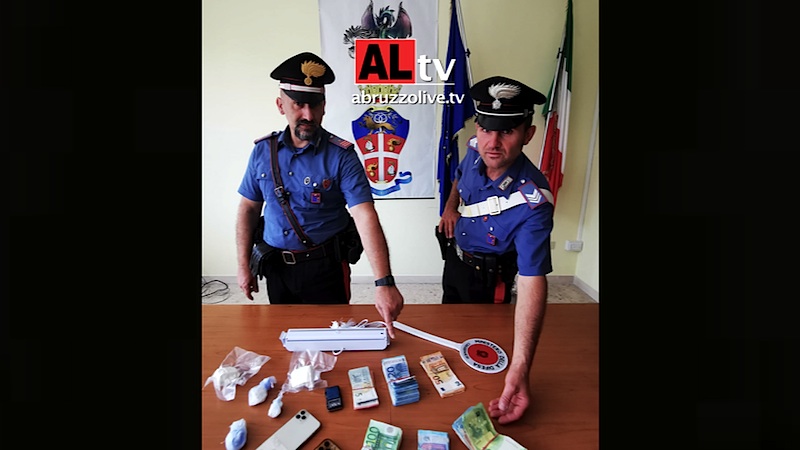 Cocaina in auto e in cucina : giovani coniugi di Vasto arrestati ad Atessa