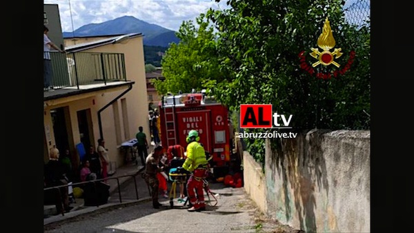 Auto piomba in giardino scuola a L'Aquila: morto un bimbo, altri cinque feriti