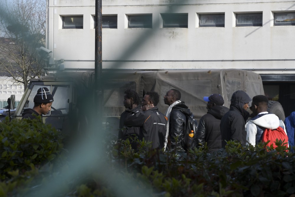 Migranti sgomberati da Castelnuovo di Porto e trasferiti nel Teramano