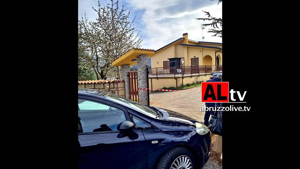 Strage in villa a L'Aquila: urologo ammazza figli e moglie e poi si uccide
