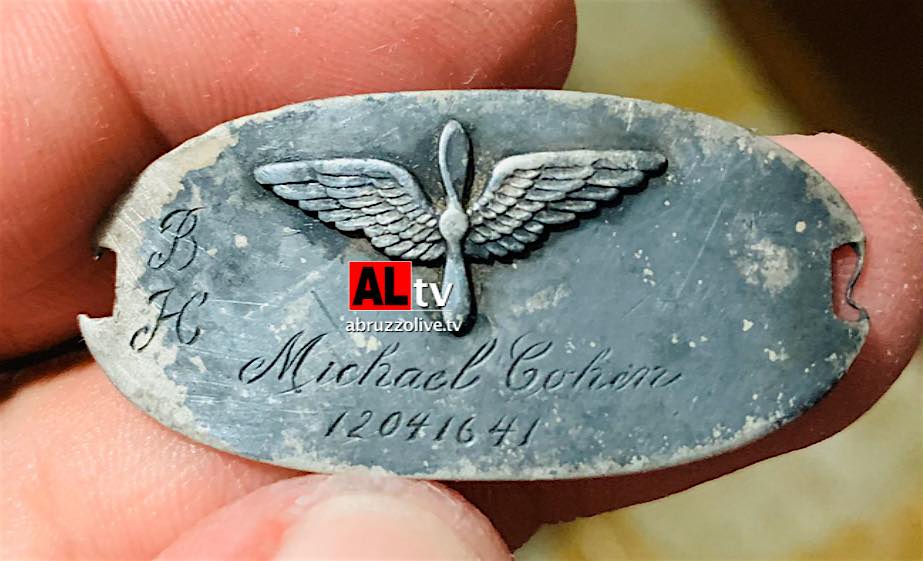 Il bracciale dell'aviatore Cohen trovato più di 70 anni dopo a Palena e restituito negli Usa