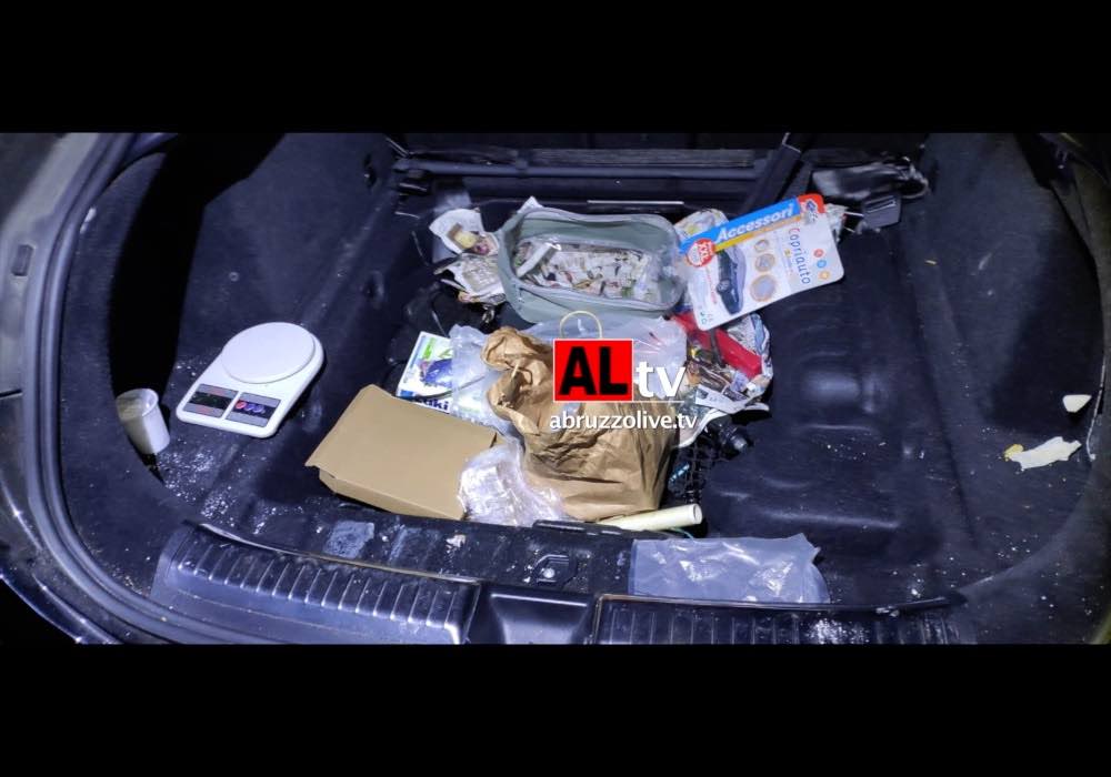 Oltre nove chili di droga in un garage a Montesilvano, arrestato 34enne di Pescara