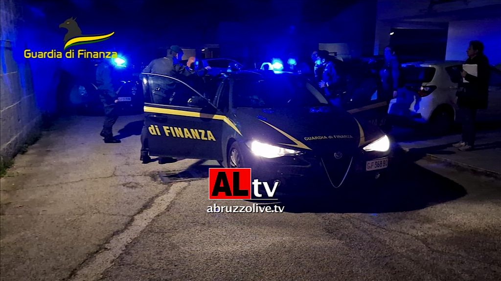 Gli artigli della mafia di Foggia su aziende di Pescara: otto arresti e sequestro beni per due milioni