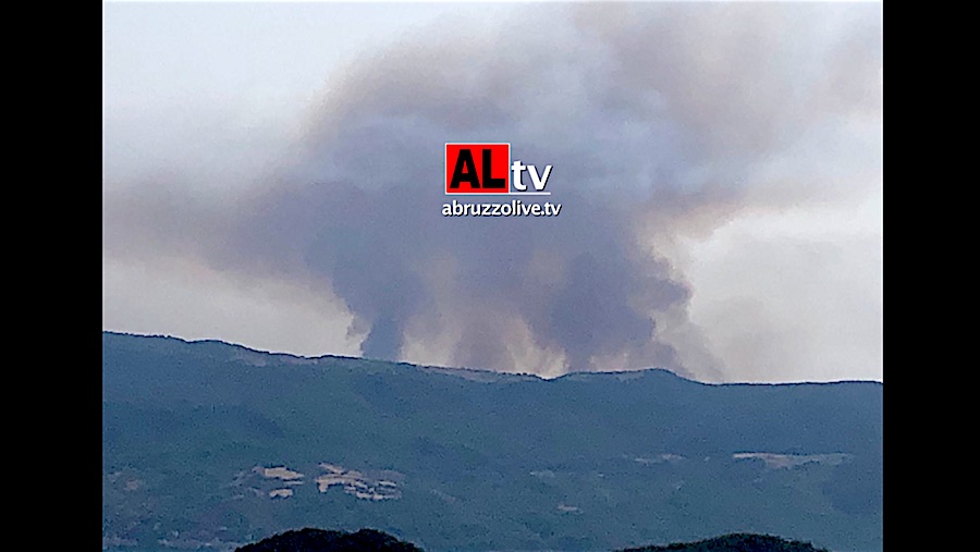 Incendio tra Tornareccio e Guilmi: fuoco dalla scorsa notte. Canadair in azione