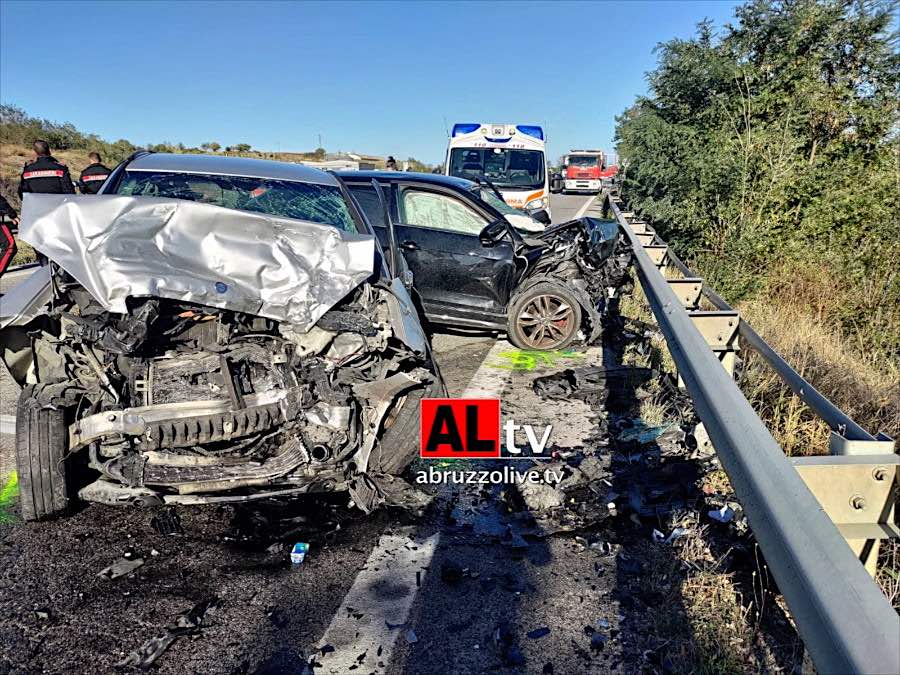 Incidente tra auto nel Vastese: due morti, una neonata e un 42enne. Diversi feriti