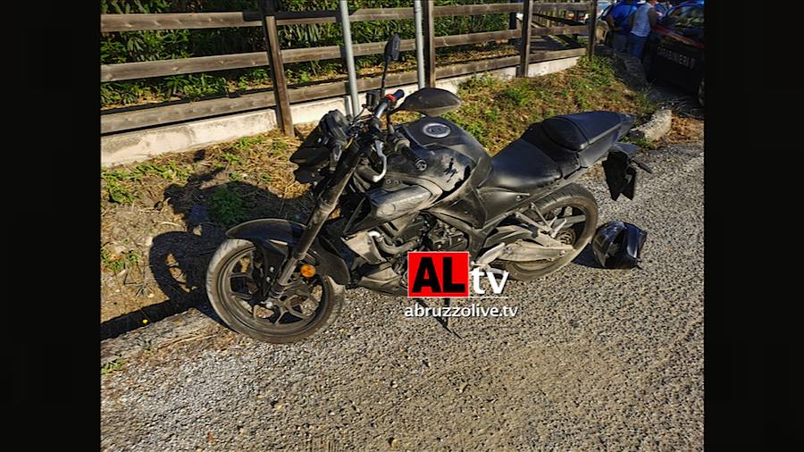 Vigilessa in moto si schianta contro trattore: incidente a Rocca San Giovanni
