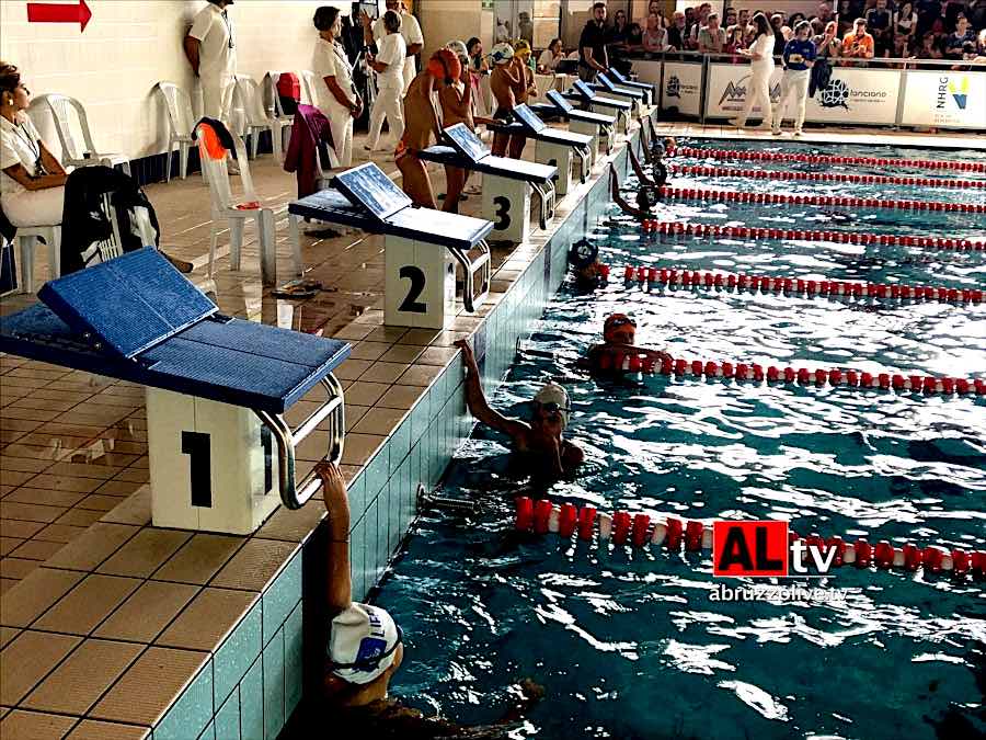 Scuola nuoto federale nel centro sportivo 'Le Gemelle' a Lanciano