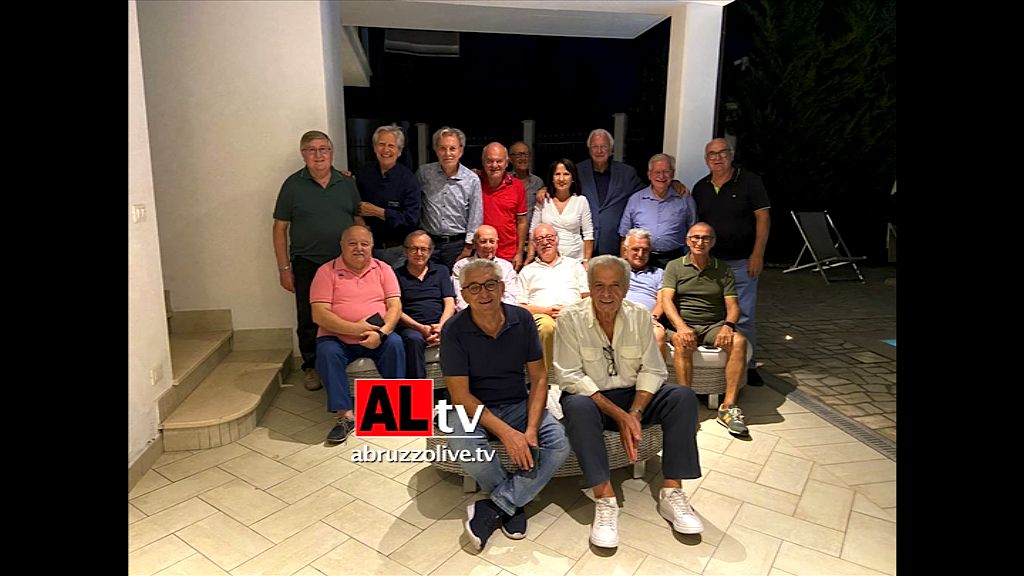 Si ritrovano con i prof a 53 anni dal diploma all'Itis di Pescara