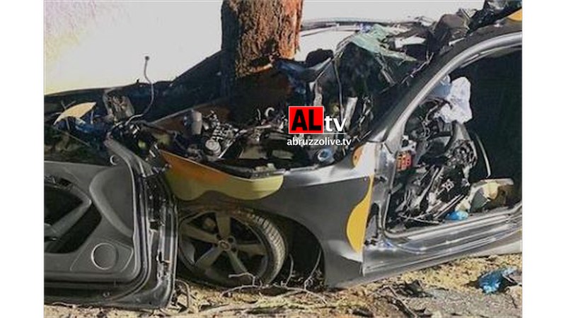 Con l'auto contro un albero: quattro morti nel Pescarese, tra cui padre e figlio