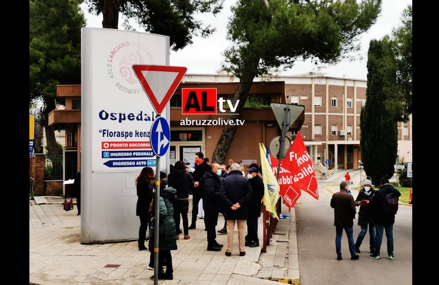 Covid. Infermieri e operatori spostati da Lanciano e Ortona in ospedale Chieti: proteste. Interventi chirurgici bloccati