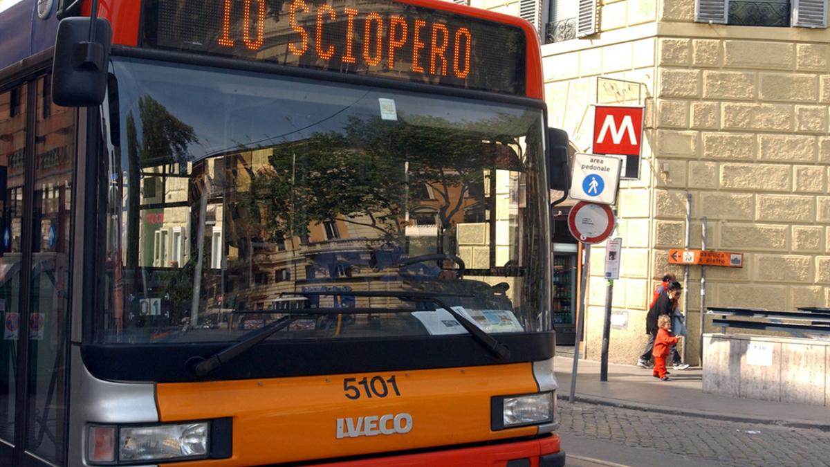 Mercoledì nero dei trasporti. Domani sciopero: anche in Abruzzo stop bus, treni e taxi
