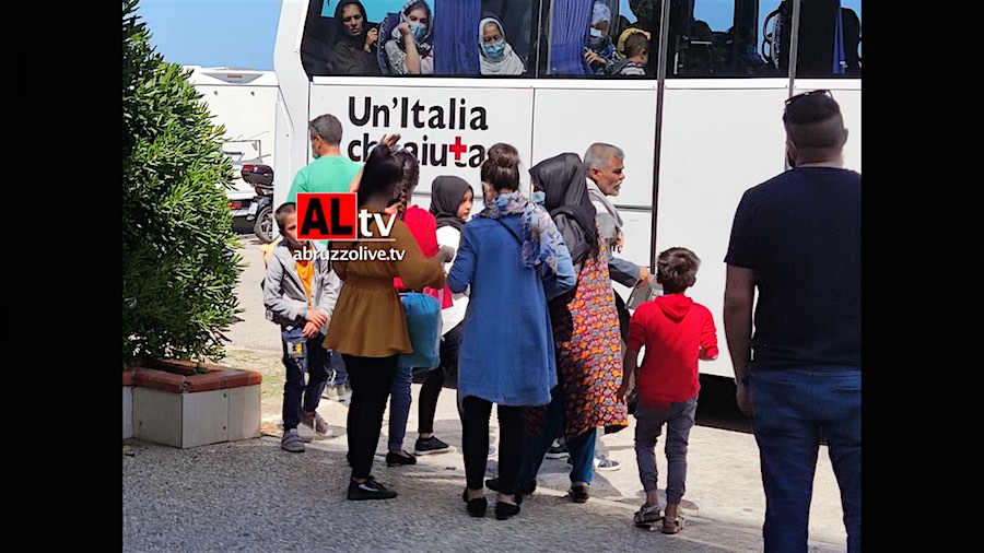 Settanta profughi afghani accolti tra Torino di Sangro e Palmoli
