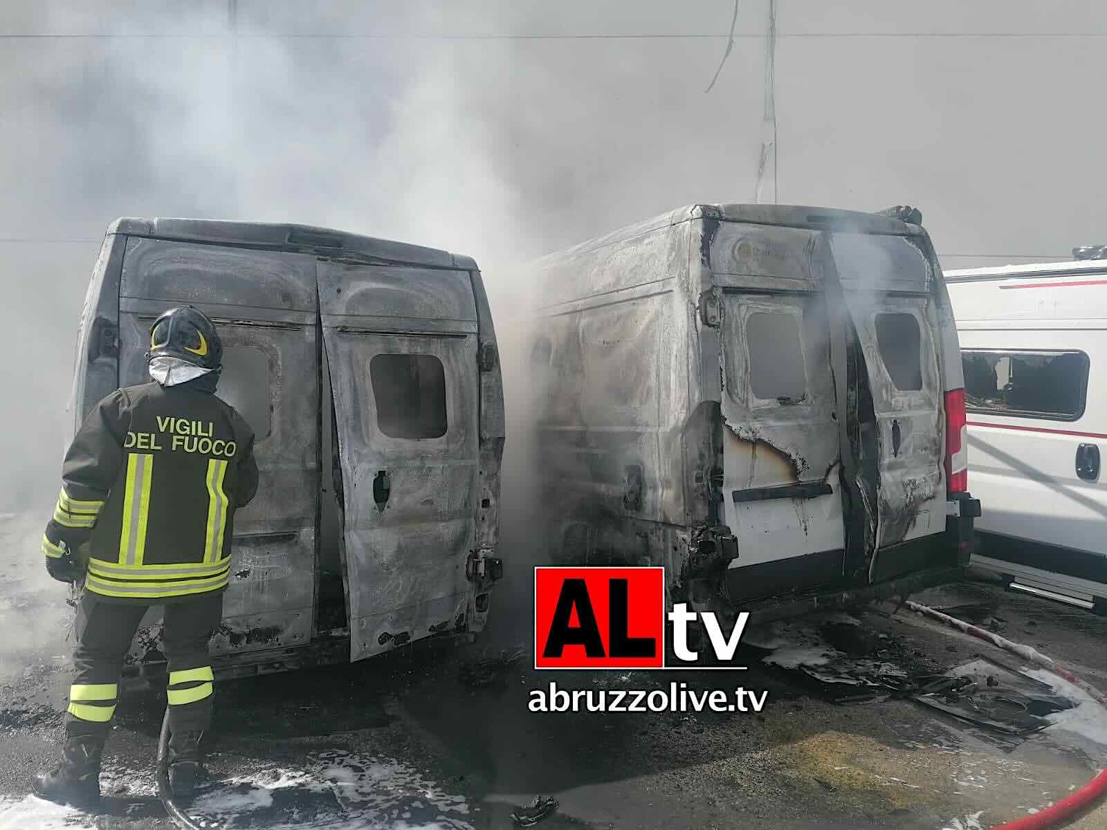 Incendio alla Trigano Van di Paglieta: bruciano camper